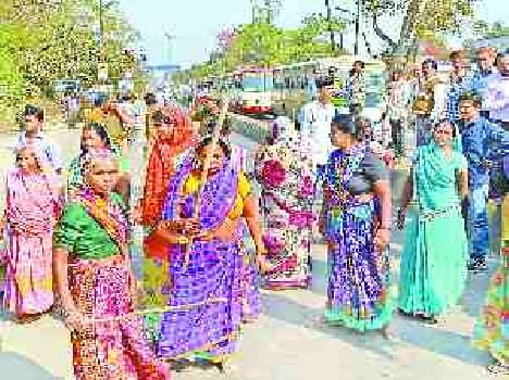 Drainage kindled against the people, jammed the highway